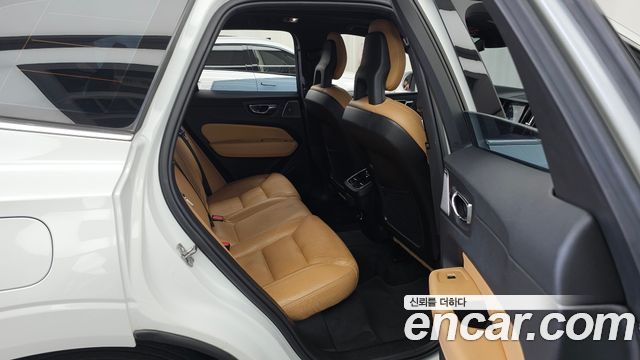 Volvo XC60 2018 — photo 12