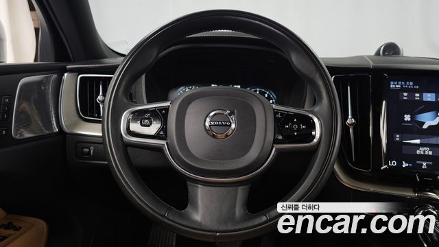 Volvo XC60 2018 — photo 13