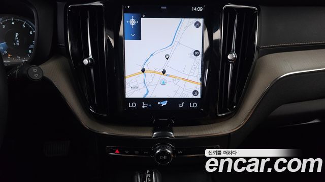 Volvo XC60 2018 — photo 14