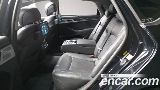 Genesis G80 2017 — photo 16