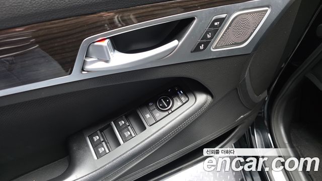 Genesis G80 2017 — photo 29