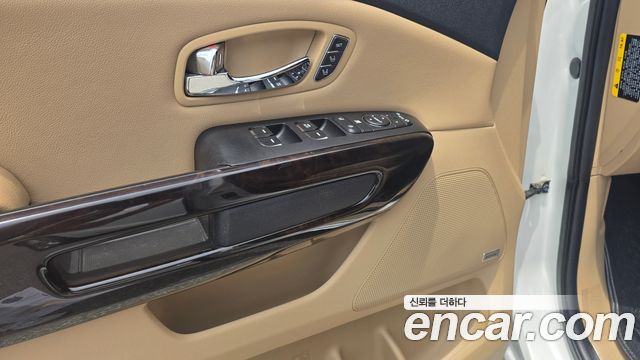 Kia Canival 2019 — photo 16