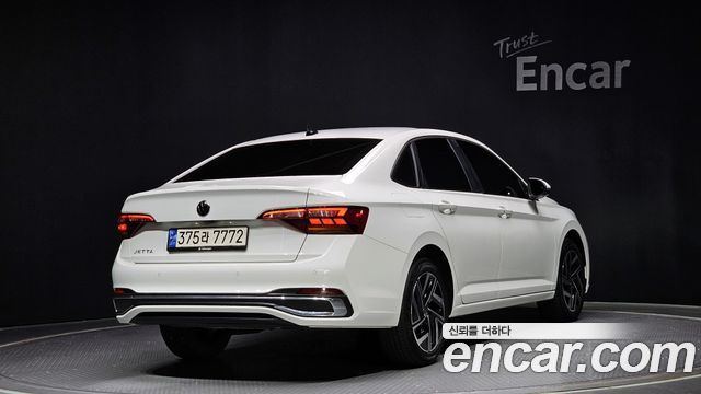 Volkswagen Jetta 2023 — photo 2
