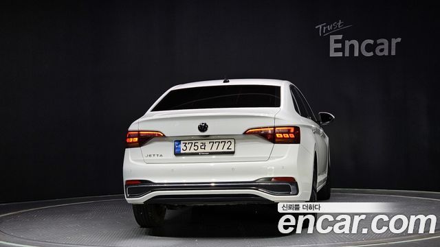 Volkswagen Jetta 2023 — photo 4
