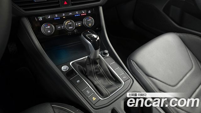 Volkswagen Jetta 2023 — photo 9
