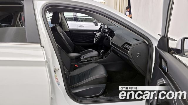 Volkswagen Jetta 2023 — photo 12