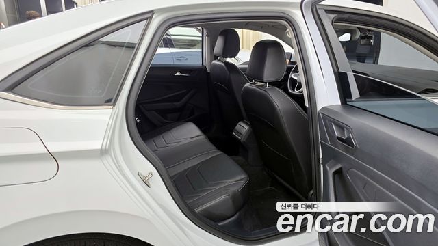 Volkswagen Jetta 2023 — photo 13