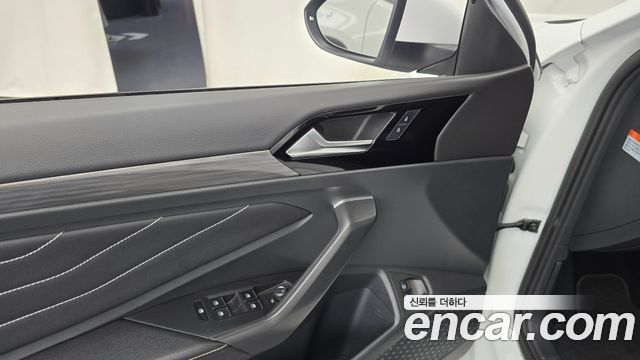 Volkswagen Jetta 2023 — photo 22