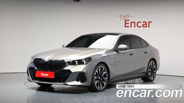BMW 5-Series 2025 — photo 1