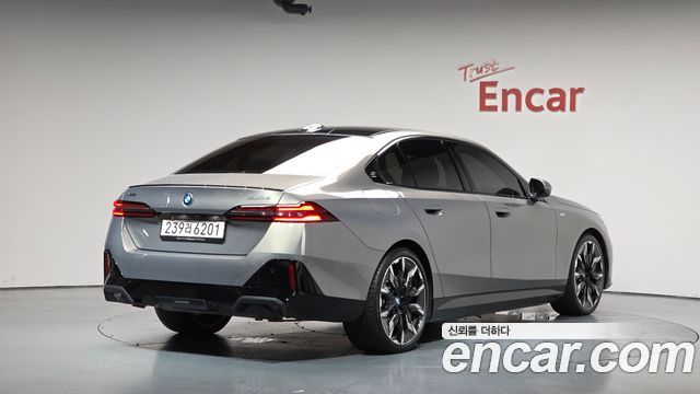 BMW 5-Series 2025 — photo 2