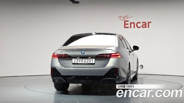 BMW 5-Series 2025 — photo 4