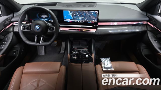 BMW 5-Series 2025 — photo 10