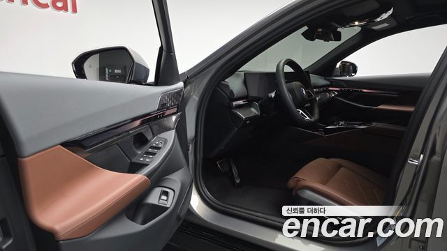 BMW 5-Series 2025 — photo 13