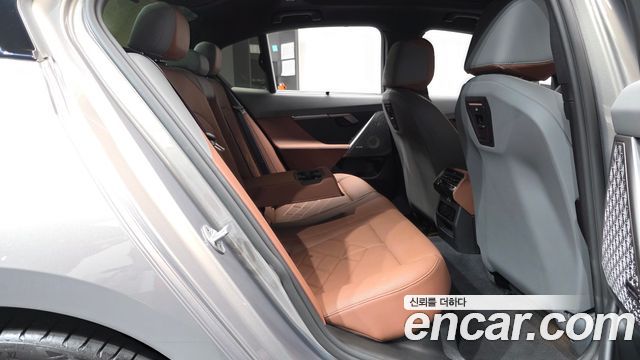 BMW 5-Series 2025 — photo 17