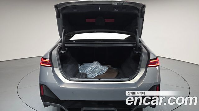 BMW 5-Series 2025 — photo 26