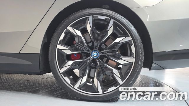 BMW 5-Series 2025 — photo 7