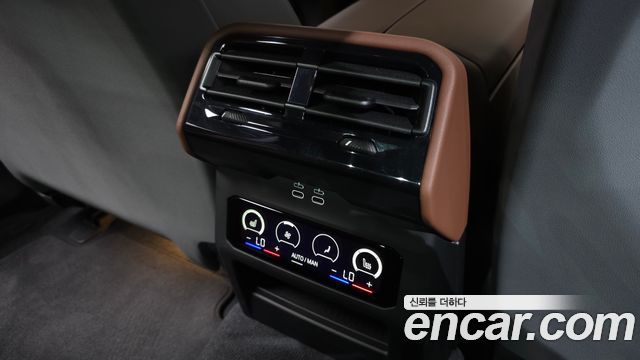 BMW 5-Series 2025 — photo 31