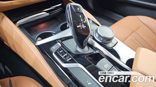 BMW 5-Series 2018 — photo 12