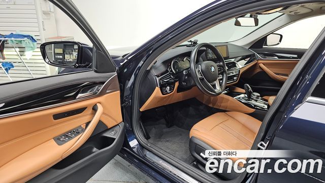 BMW 5-Series 2018 — photo 13