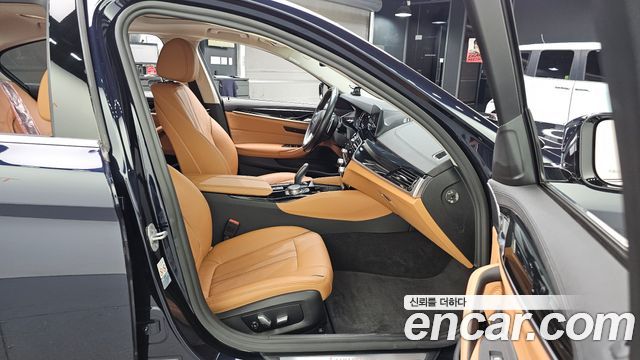 BMW 5-Series 2018 — photo 17