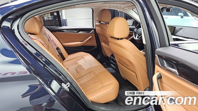 BMW 5-Series 2018 — photo 18