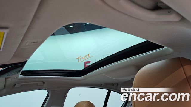 BMW 5-Series 2018 — photo 24