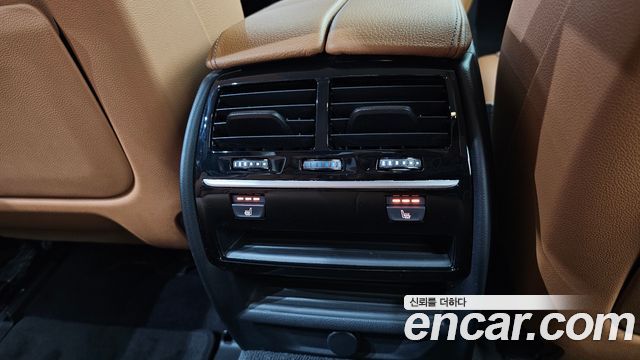 BMW 5-Series 2018 — photo 25