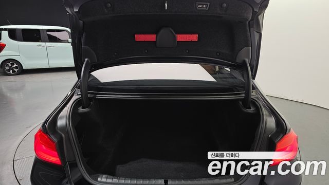 BMW 5-Series 2018 — photo 26