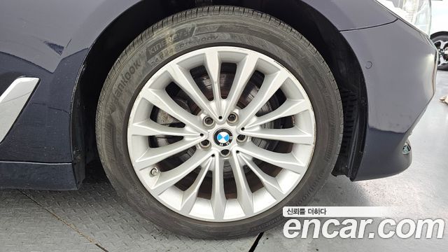 BMW 5-Series 2018 — photo 7