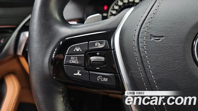 BMW 5-Series 2018 — photo 29
