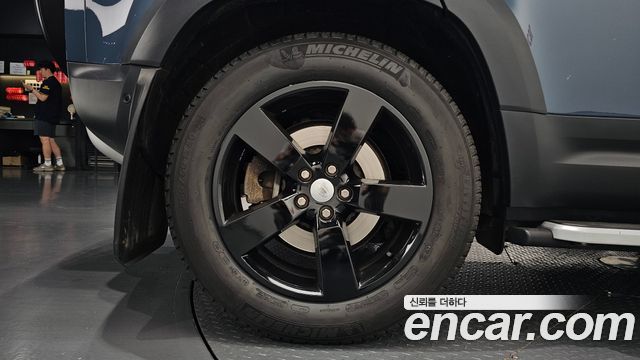 Land Rover Defender 2022 — photo 5