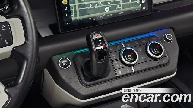 Land Rover Defender 2022 — photo 12