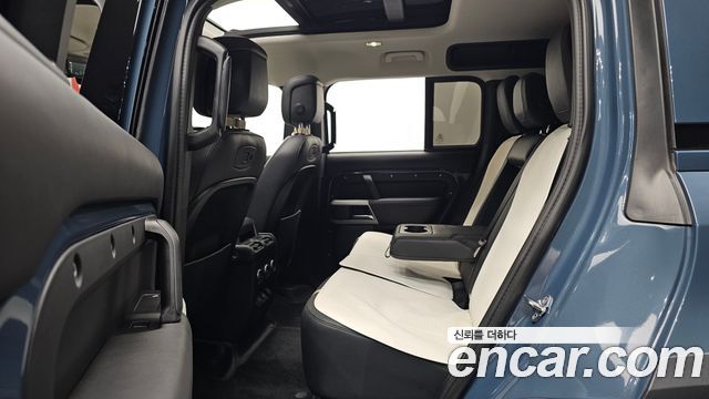 Land Rover Defender 2022 — photo 18