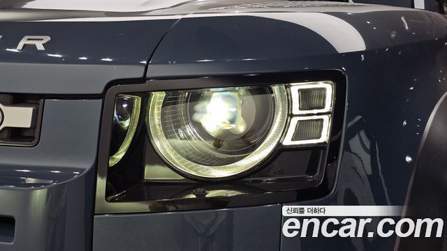 Land Rover Defender 2022 — photo 8