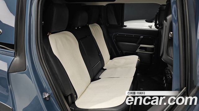 Land Rover Defender 2022 — photo 16