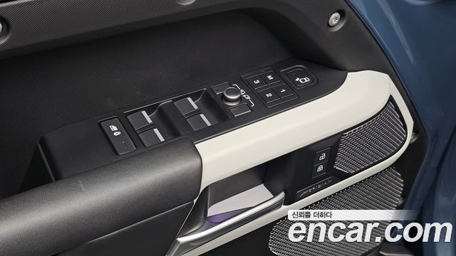 Land Rover Defender 2022 — photo 27