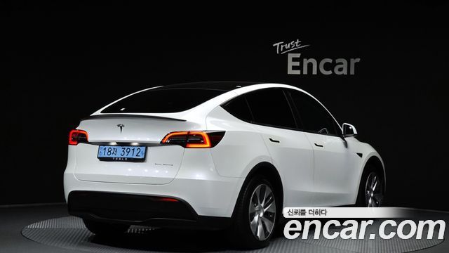 Tesla Model Y 2021 — photo 2