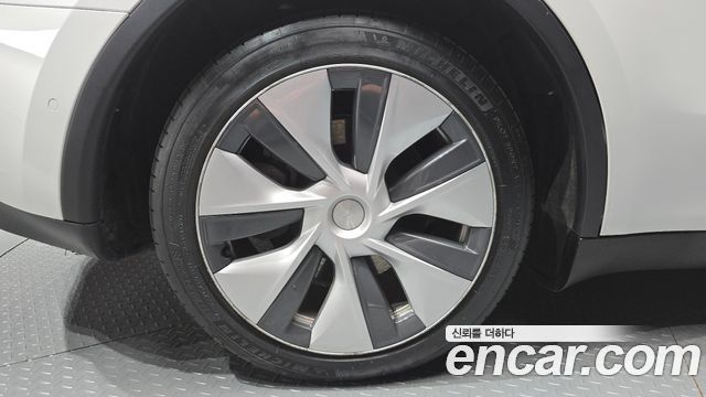 Tesla Model Y 2021 — photo 5