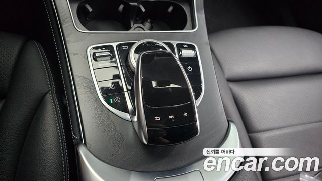 Mercedes-Benz GLC-Class 2019 — photo 23