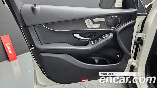 Mercedes-Benz GLC-Class 2019 — photo 14