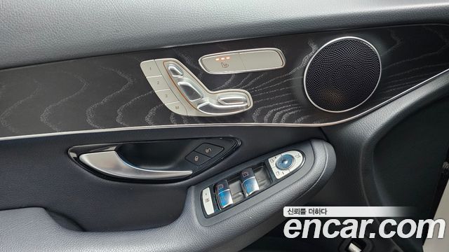 Mercedes-Benz GLC-Class 2019 — photo 29