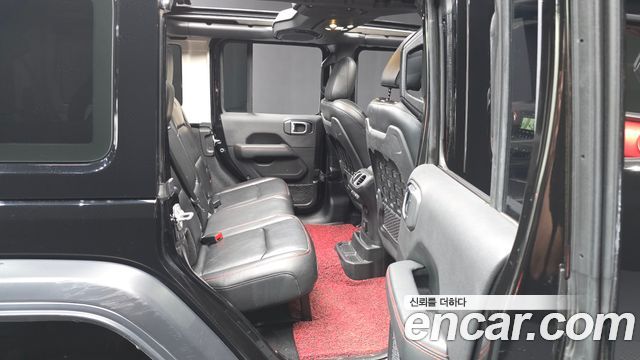 Jeep Wrangler 2020 — photo 12
