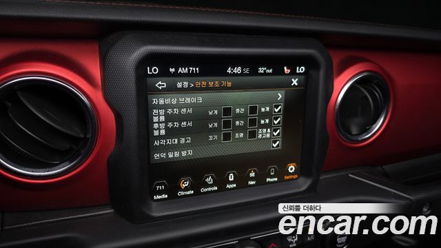 Jeep Wrangler 2020 — photo 16