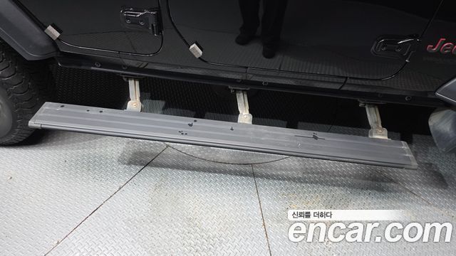 Jeep Wrangler 2020 — photo 18