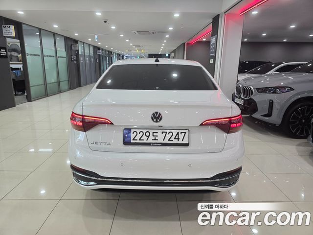 Volkswagen Jetta 2023 — photo 4