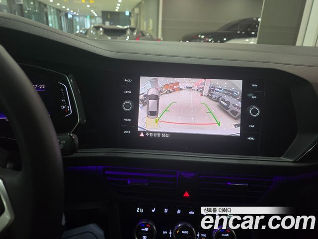 Volkswagen Jetta 2023 — photo 11
