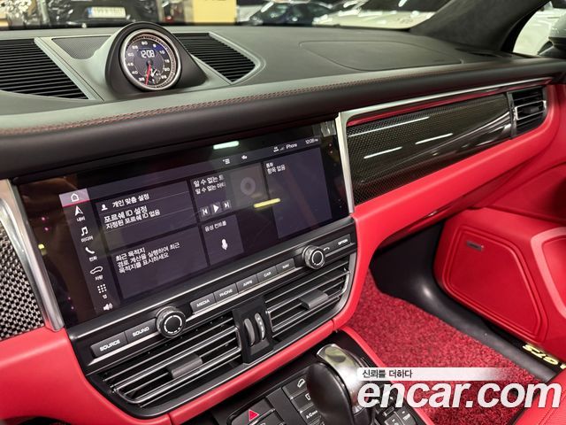 Porsche Macan 2020 — photo 9