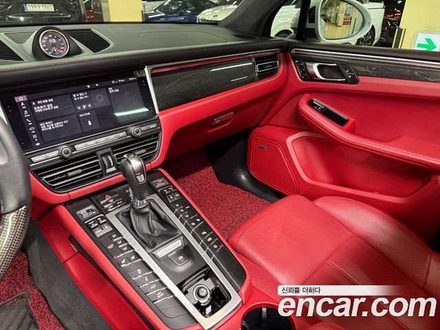Porsche Macan 2020 — photo 10
