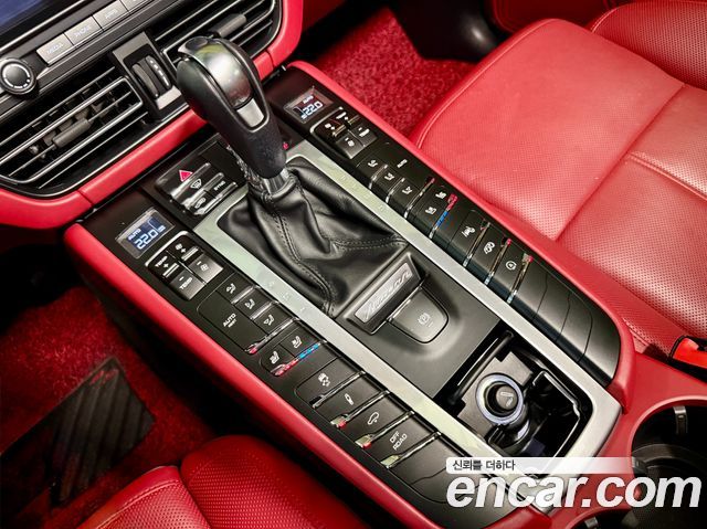 Porsche Macan 2020 — photo 11