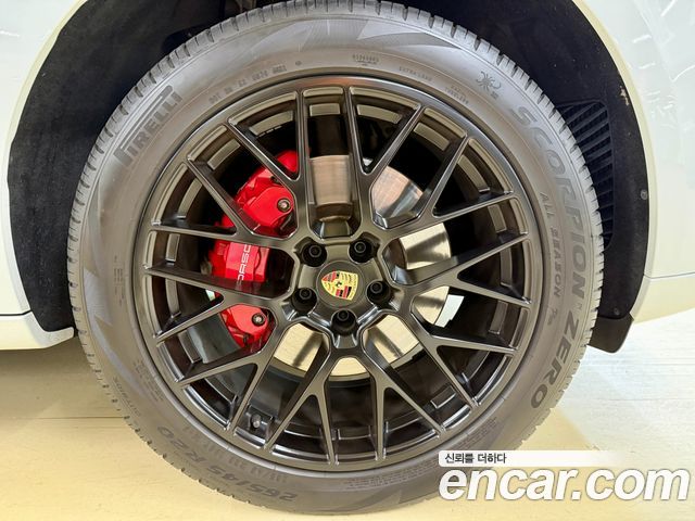 Porsche Macan 2020 — photo 16
